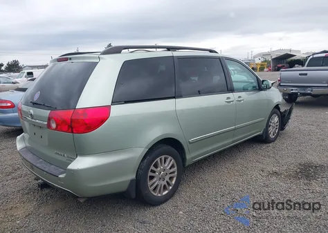 2008 Toyota Sienna Limited z USA, uszkodzony, nr VIN 5TDBK22C28S010947